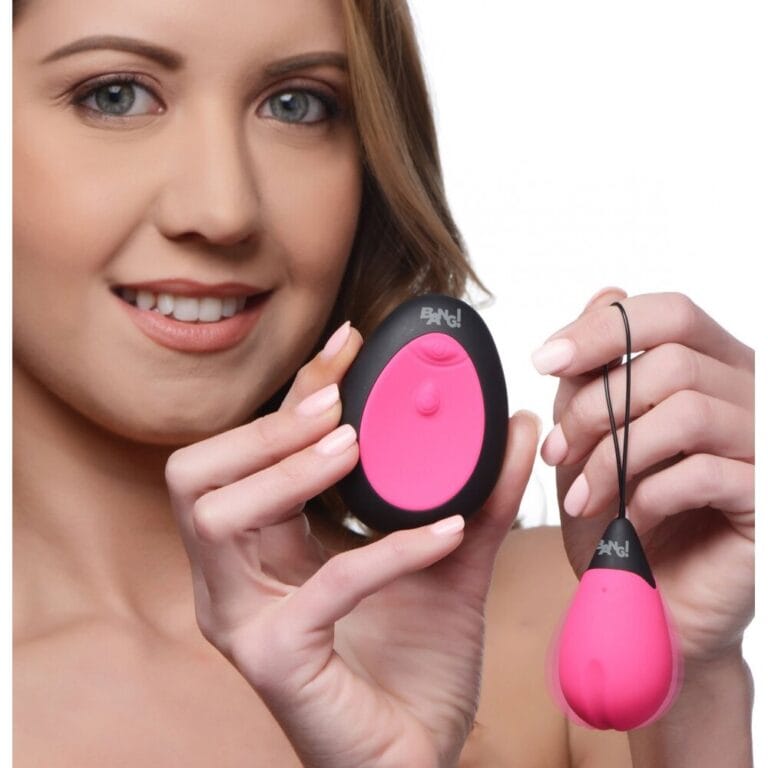 Remote control vibrator for women, discreet and easy to use, designed for intimate pleasure and sexual wellness. Perfect for solo or partner play, combining innovation and comfort.