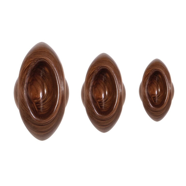 Elegant wooden oval bowls, ideal for contemporary home decor, crafted from polished wood with smooth finishes. These versatile pieces add warmth and sophistication to any living space.