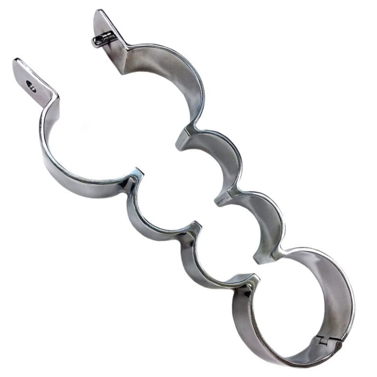 Surgical clamp, stainless steel medical instrument for precise surgical procedures, durable and sterilizable, essential tool for healthcare professionals.