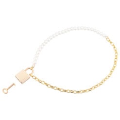 Stylish pearl and gold chain necklace featuring a lock charm, ideal for fashion-forward individuals seeking unique jewellery pieces.