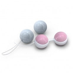 Lelo Luna Beads Mini Blue - close-up of the blue bead